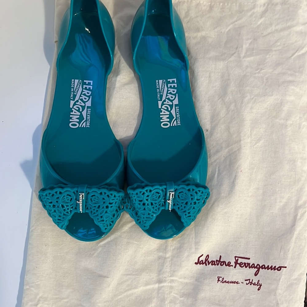 salvatore ferragamo jelly flats